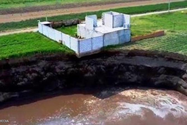 المكسيك: حفرة بمزرعة تبتلع منزلا مجاورا