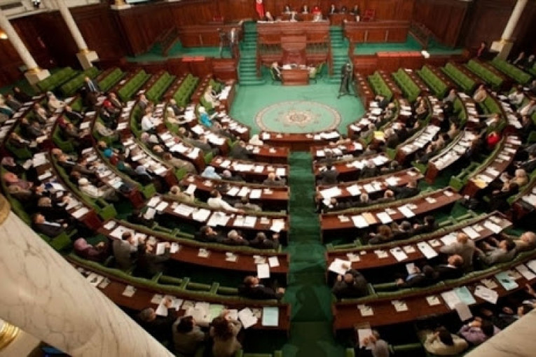 مكتب البرلمان يقرّر منع النقل المباشر لاجتماعاته عبر الهاتف