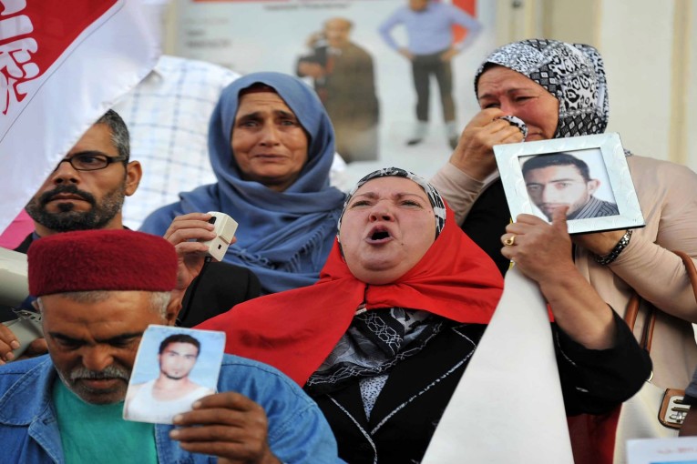 عائلات وأمهات المفقودين في رحلات الهجرة غير النظامية يطالبون رئيس الجمهورية بالاسراع في الكشف عن مصير أبنائهم