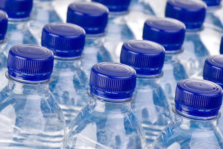 ديوان المياه المعدنية: المياه المعلبة متوفرة في الأسواق بصفة طبيعية