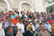 شارع بورقيبة بالعاصمة .. وقفة احتجاجية تنديدا بإجراءات 25 جويلية وأخرى مساندة لقرارات الرئيس قيس سعيّد