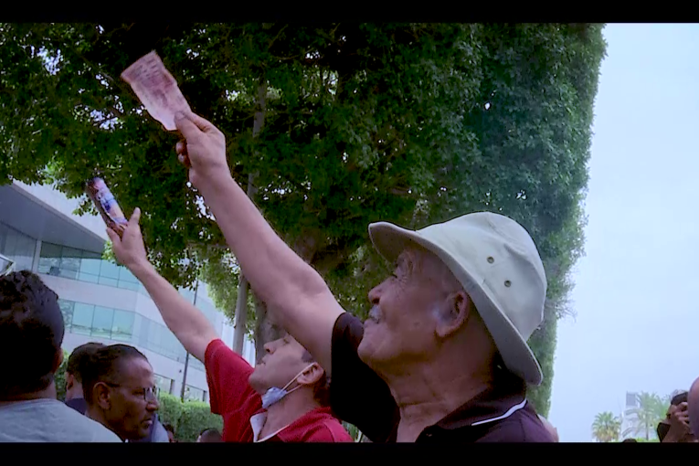 من الشارع : أنصار رئيس الجمهورية قيس سعيد في شارع الحبيب بورقيبة