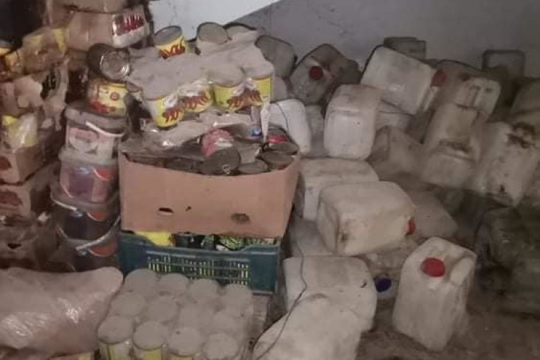 أريانة: مداهمة مخزن عشوائي بالمنيهلة وحجز كميات كبيرة من المواد الغذائية