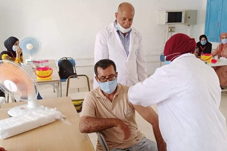 قابس: اقبال طيب على التلقيح ضد فيروس “كورونا” في اليوم الوطني الخامس