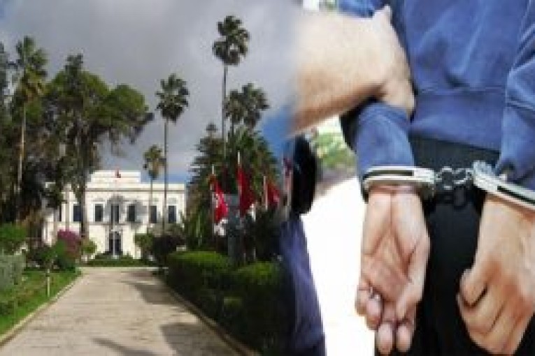 منوبة : الاحتفاظ بتسعة اشخاص منهم واليين سابقين في منوبة بسبب شبهات فساد مالي وإداري في إسناد رخص تاكسي جماعي