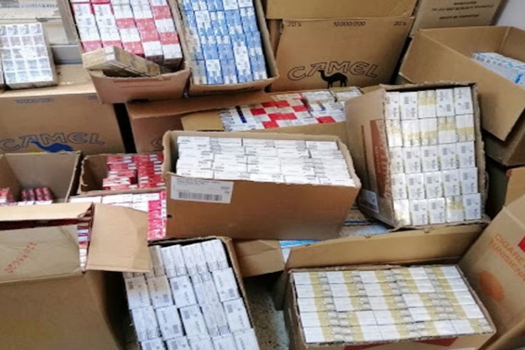 سليانة: حجز 4 ألاف علبة سجائر كان صاحبها ينوي ترويجها خارج المسالك القانونية وبندقيتي صيد و20 إطلاقة عيار 12