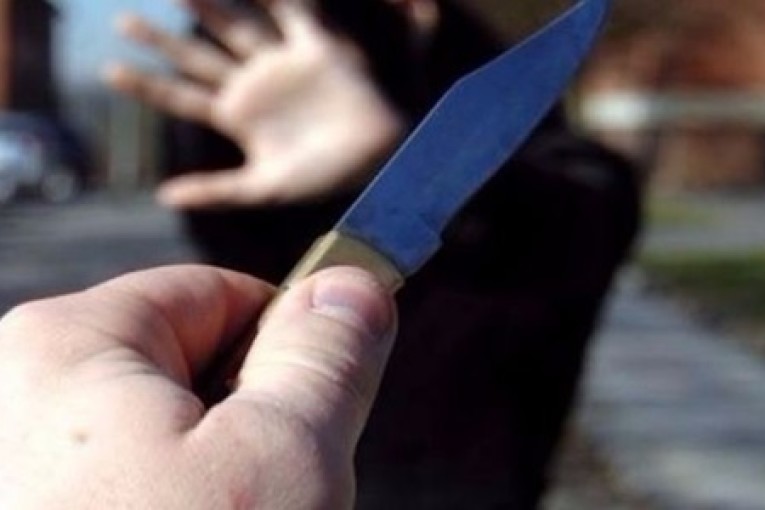 أريانة: توقف الدروس في المدرسة الاعدادية برواد بعد تعرض أستاذة لعملية “براكاج” والإطار التربوي يهدد بالتصعيد