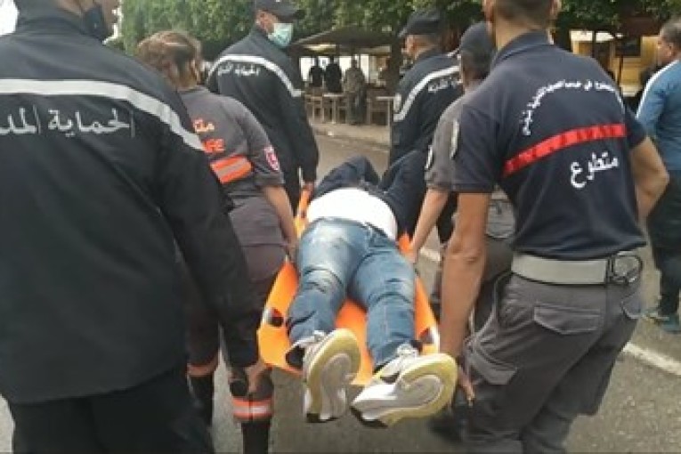 محتجون يعتدون على الطاقم الصحفي للتلفزة الوطنية