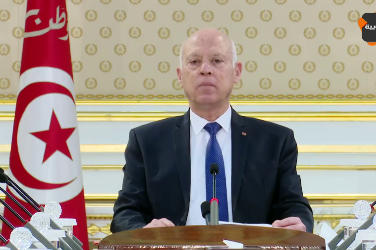الرئيس سعيّد: “من تآمر على تونس في الخارج يجب أن توجّه له تهمة التآمر على أمن الدولة” (بالفيديو)