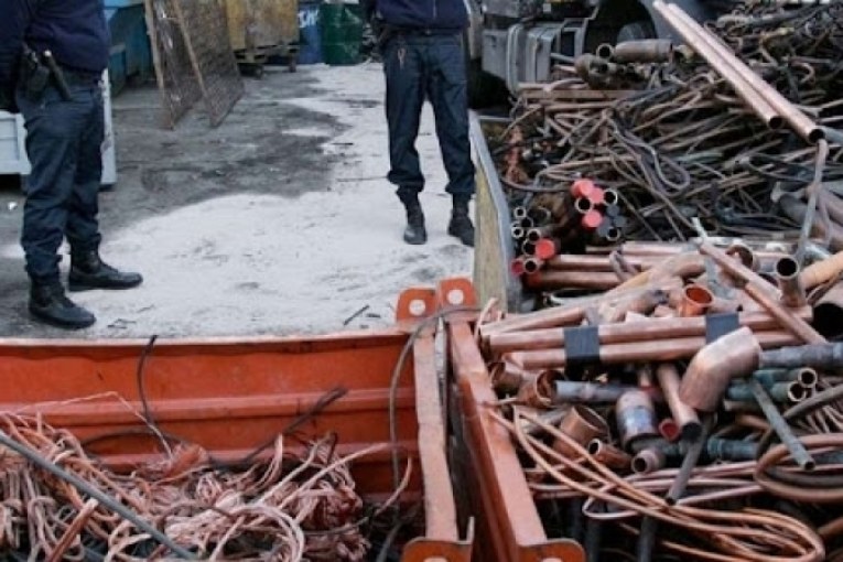 عملية سرقة لكوابل النحاس تتسبب في انقطاع ربط مركز الفحص الفني ببئر القصعة بشبكة الاتصالات