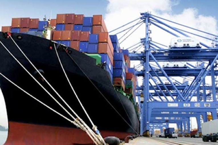 حجم الصادرات يشهد استقرارا خلال شهر أكتوبر 2021 وزيادة طفيفة في حجم الواردات