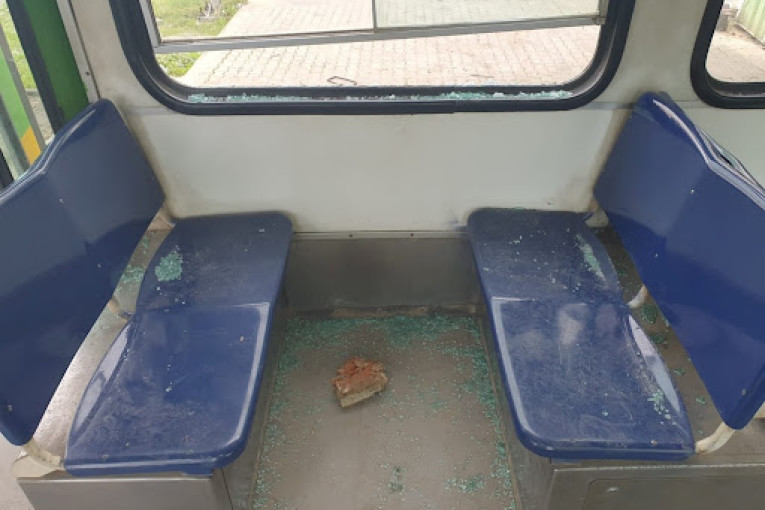 نُقلت إلى المستشفى في حالة انهيار: الاعتداء بالعنف الشديد على سائقة الميترو 5