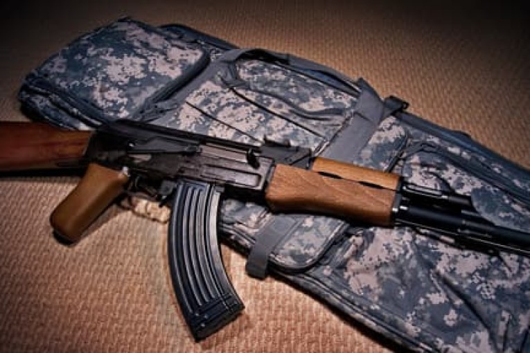 الهوارية : إيقاف شخص بحوزته كلاشينكوف و4 مسدسات