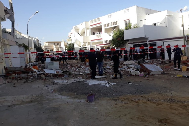 العاصمة: وفاة كهل وطفل صغير في انفجار غازي في أحد المنازل (بالفيديو)