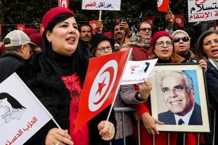 الدستوري الحر يطالب في وقفة احتجاجية بحل البرلمان واجراء انتخابات مبكرة