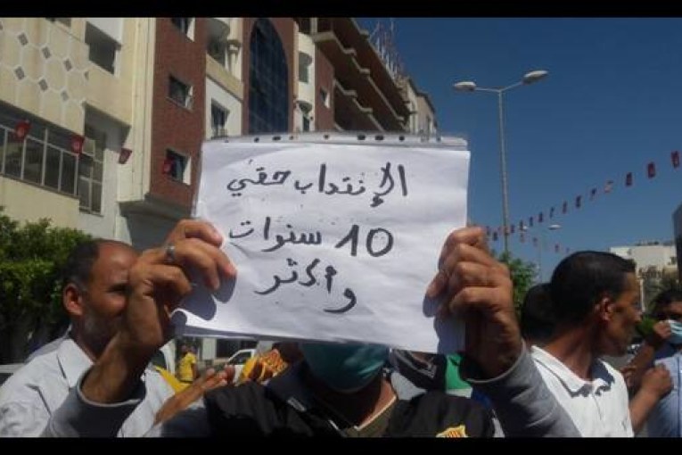 سيدي بوزيد: المعطلون عن العمل يطالبون بتفعيل القانون عدد 38 لسنة 2020 الخاص بالانتدابات الاستثنائية لمن طالت بطالتهم