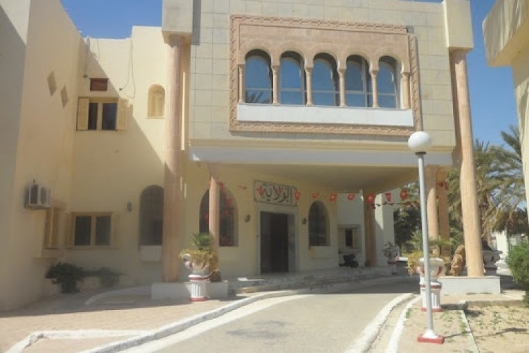 قبلي: عودة الهدوء الى محيط مقر الولاية عقب المواجهات بين الوحدات الامنية والمحتجين من العاملين في شركة البيئة