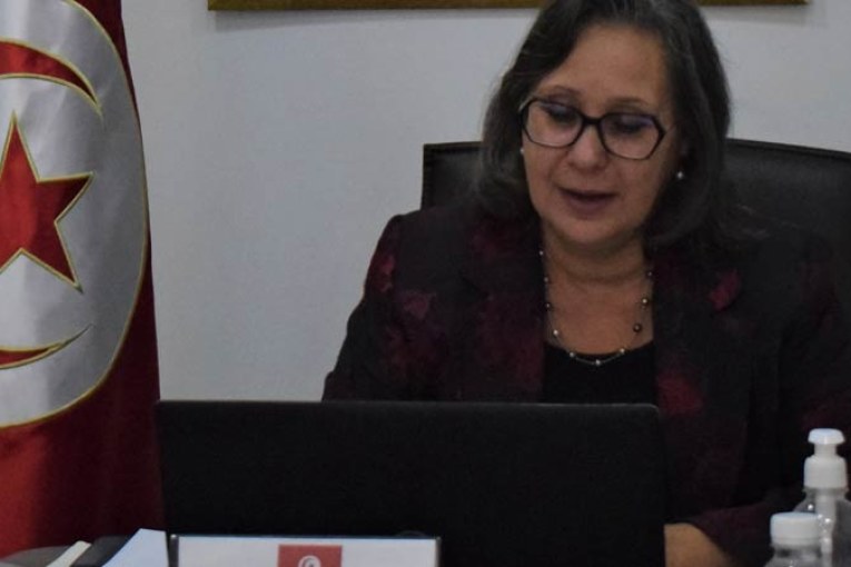 وزيرة الصناعة والمناجم والطاقة تتحادث مع وزير الطاقة والمناجم الجزائري:إمكانية إمداد تونس بالمحروقات