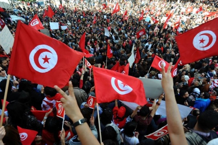 الذكرى 11 للثورة ..مواطنون يساندون قرارات رئيس الجمهورية ويطالبون “بتطهير القضاء” في تجمع بالعاصمة