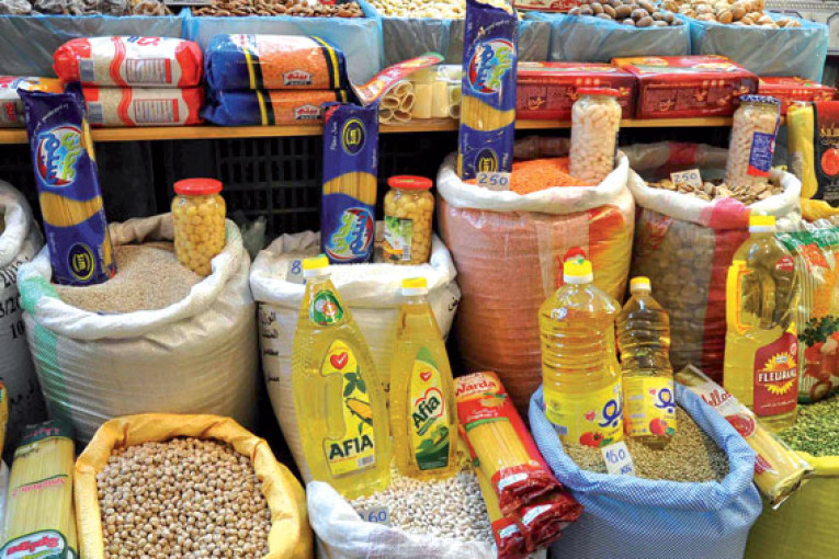 المدير الجهوي للتجارة بتطاوين: ”لا داعي للهفة..كل المواد الأساسية متوفرة”