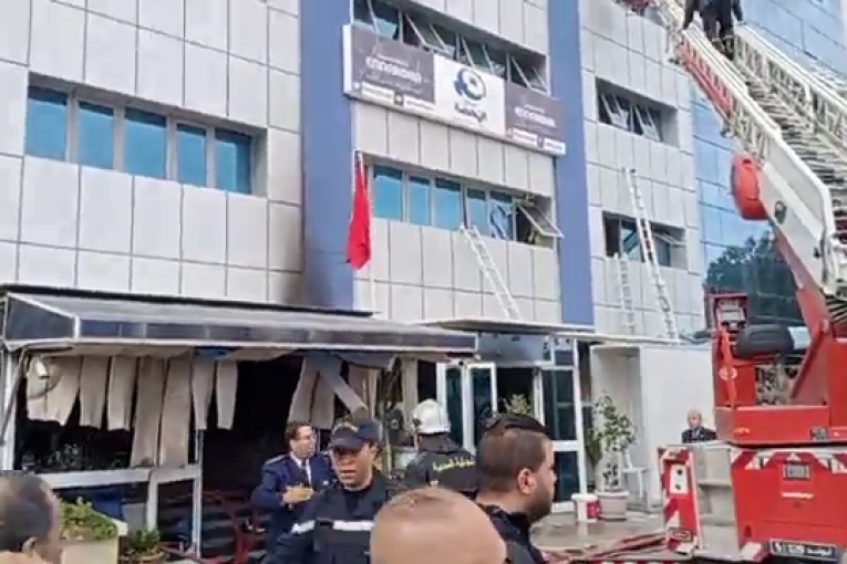 النيابة العمومية: الهالك في حريق مقر النهضة أضرم النار في جسده فور وصوله الطابق الأول من المبنى”