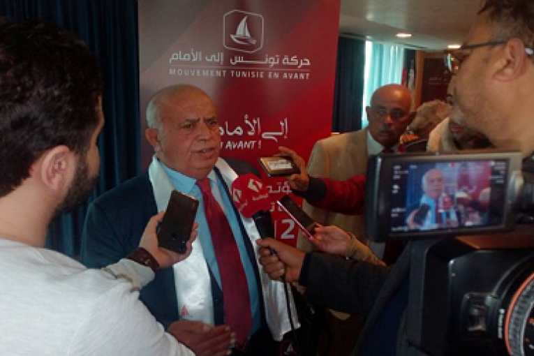حركة “تونس الى الامام” تدعو الى حوار وطني عاجل والى ضرورة التسقيف الزمني لاجراءات 25 جويلية