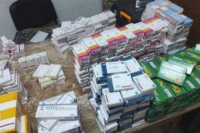 مصالح الديوانة بالمعبر الحدودي برأس جدير تحبط محاولة تهريب 23741 حبة دواء إلى خارج البلاد