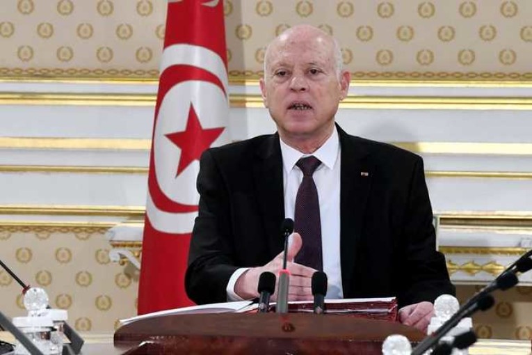 سعيّد مخاطبا القضاة: ما معنى منحة بـ 2364 دينارا و400 لتر وقود؟