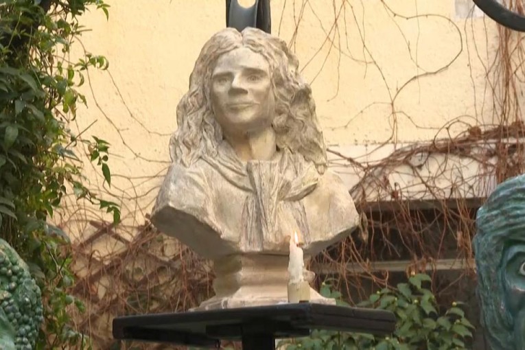 فرنسا تحتفل بالذكرى الـ400 لولادة موليير أحد أعظم كتابها المسرحيين