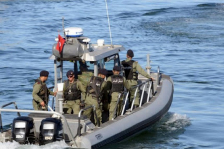 وزارة الدفاع: وحدة من جيش البحر تنقذ 23 مهاجرا غير نظامي