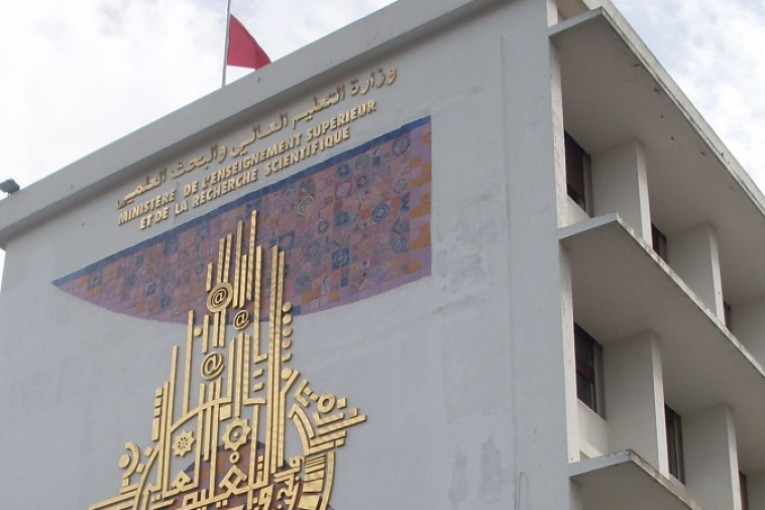 كورونا: وزارة التعليم العالي توقف العمل بإجراءات الغلق للكليات