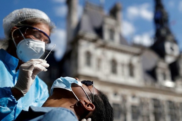 فرنسا تسجل رقما قياسيا من الإصابات اليومية بفيروس كورونا