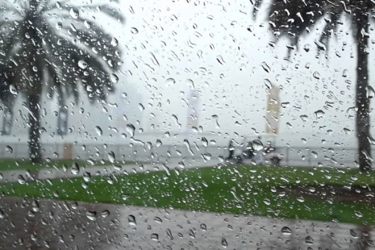 أمطار غزيرة وتساقط البرد في هذه المناطق
