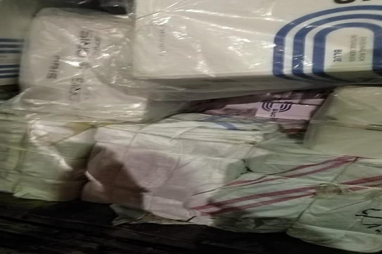 رأس جدير: إحباط محاولة تهريب 33 ألف علبة سجائر