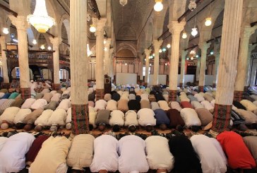 وزارة الشؤون الدينية تقرر تعليق صلاة الجمعة لمدة اسبوعين