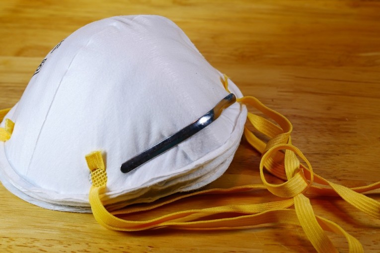 عضو الحملة الوطنية للتلقيح ينصح بإرتداء ’’كمامتين’’ توقيًا من الإصابة بعدوى أُوميكرون