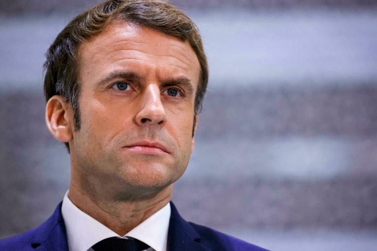 فرنسا: ماكرون يعلن أنه “يتحمل بصورة كاملة” مسؤولية تصريحاته المثيرة للجدل بخصوص غير المطعمين