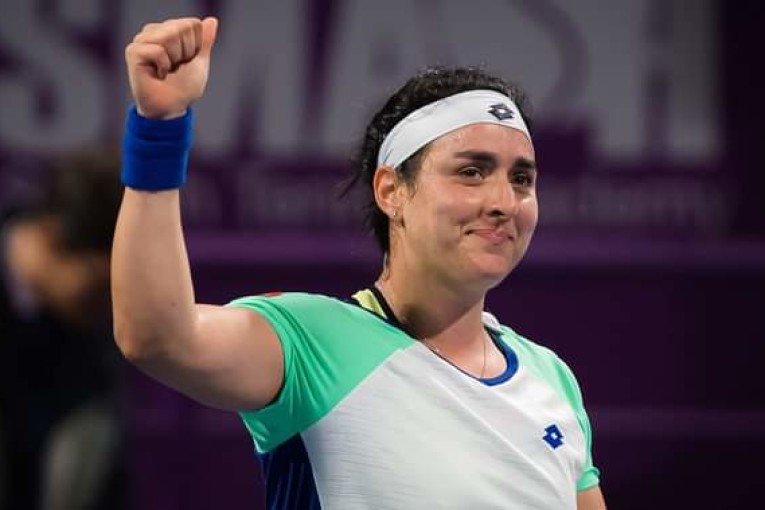 أنس جابر تتأهّل إلى ربع النهائي