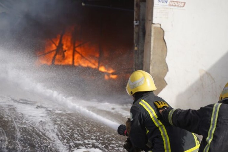 الدفاع المدني السعودي: حريق بمستودعات بمدينة صناعية في الرياض