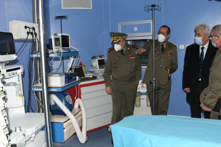 وزير الدفاع يؤدي زيارة الى المستشفى العسكري بالعاصمة