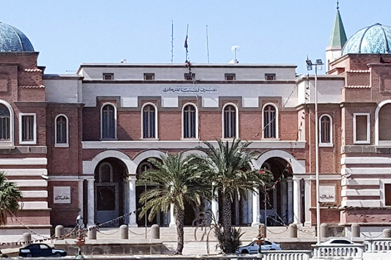 ليبيا تدشن عملية لإعادة توحيد مصرفها المركزي