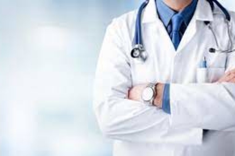 وزارة الصحة تتوعّد بتتبع كل المُعتدين على الطواقم الطبّية وشبه الطبية