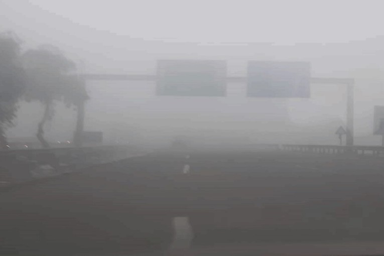 معهد الرصد الجوي يطلق تحذيرا لمستعملي الطريق بسبب الضباب
