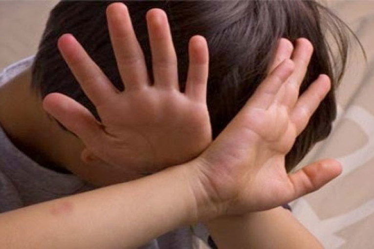 حوّل وجهة طفل لبناية مهجورة للاعتداء عليه جنسيا.. كهل في قبضة الأمن