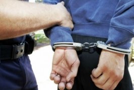 القصرين: إيقاف متحيلين يدعيان إنتمائها للمؤسسة العسكرية ويوهمان المواطنين بتشغيلهم