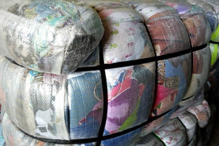 سليانة: ضبط شاحنة محملة بالملابس المستعملة المعدة للتوزيع خارج المسالك القانونية