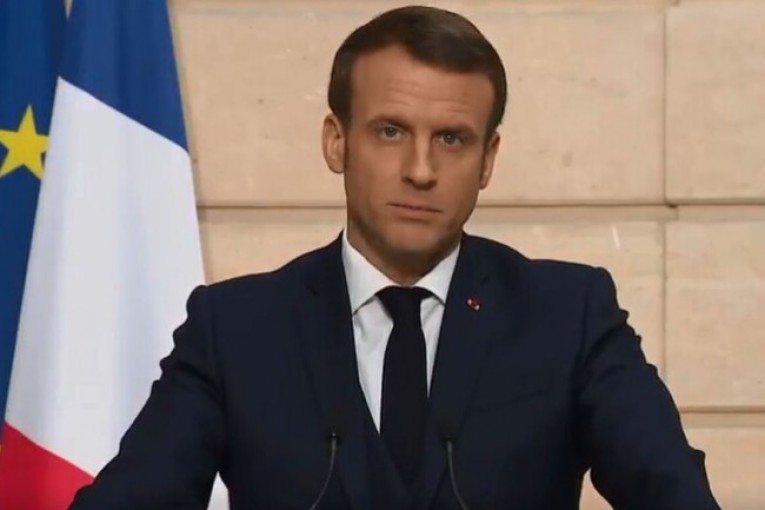 ماكرون : من المفيد ترك باب الحوار مفتوحا مع بوتين
