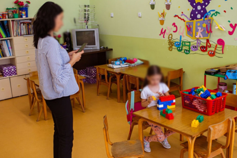 وزارة المرأة تمنع المناهج والبرامج الأجنبية في رياض الاطفال