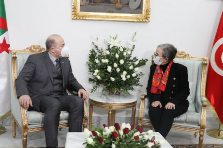 الوزير الأول الجزائري يزور تونس.. وقرض الـ300 مليون دولار على الطاولة