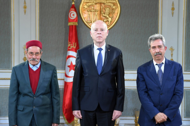 رئيس الجمهورية يلتقي والد وشقيق الشهيد شكري بلعيد